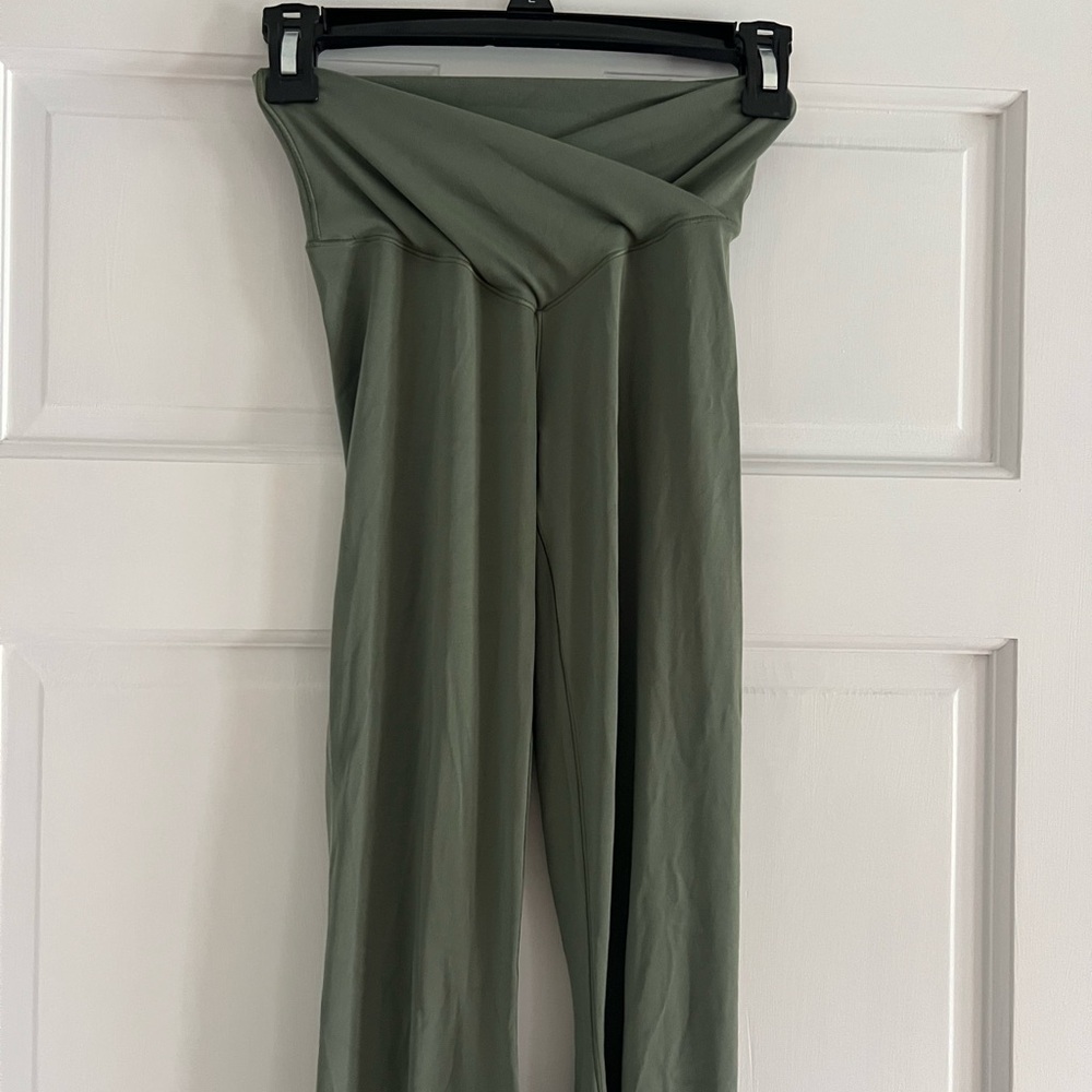 Aerie crossover Flare Leggings - Picture 2 of 6